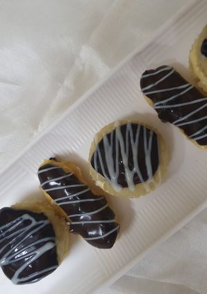 A picture of Chocolate eclairs.