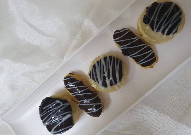 Chocolate eclairs