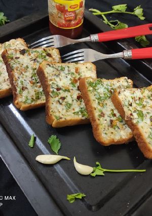 गार्लिक ब्रेड (garlic bread recipe in Hindi) रेसिपी मुख्य फोटो