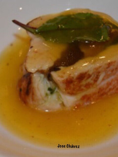 Una foto de Pavo relleno de espinacas y orejones con salsa mandarina