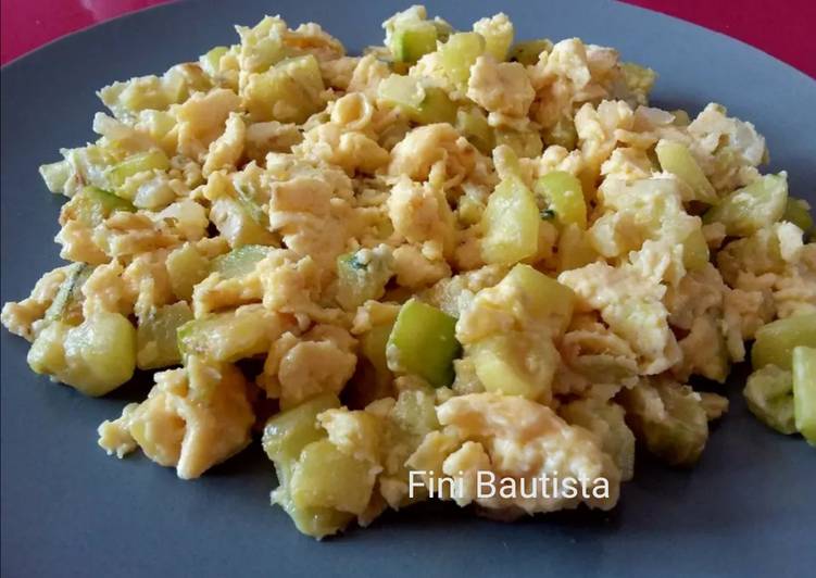 Huevos revueltos con calabacín
