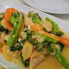 A picture of Capcay kuah campur telur.