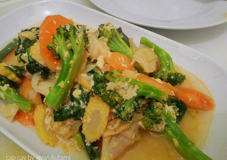 Capcay kuah campur telur
