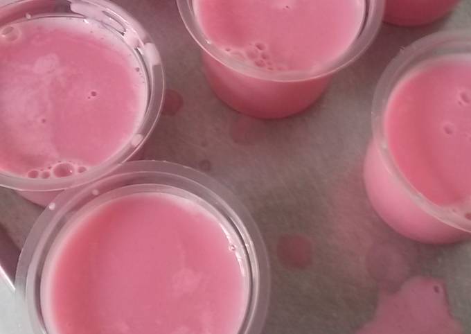 Cara Gampang Membuat Puding silky puyo strowberry yang Lezat Sekali