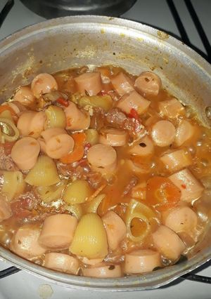 Una foto de Guiso de salchichas súper fácil