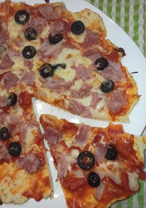 Una foto de Pizza con base de pollo, baja en HC (Keto)