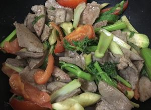 Hình của món Gan xào thập cẩm.