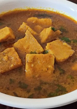 A picture of Besan Curry.