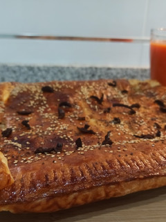 Una foto de Empanada de espinacas, requesón y pavo 🍴🥟