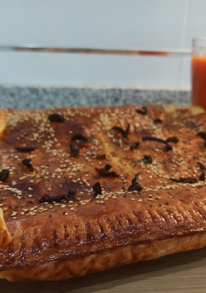 Una foto de Empanada de espinacas, requesón y pavo 🍴🥟