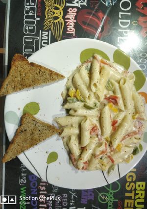 A picture of White Sauce Pasta.