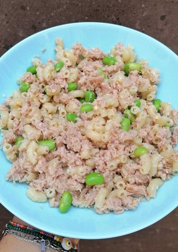 Una foto de Pasta con atún y edamames 🍝
