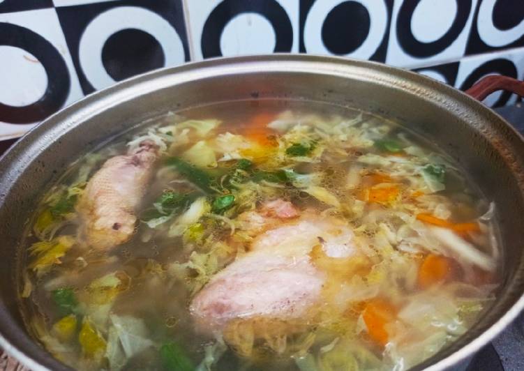 Bagaimana Menyiapkan Sop Ayam Padang, Lezat