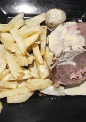 Una foto de Colita de cuadril mechada con papas y crema
