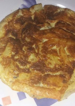 Una foto de Tortilla de papa y cebolla 💖