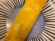 Una foto de salsa kebab con salsa de yogur