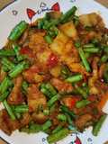 หมูสามชั้นผัดพริกแกงใต้ใส่ถั่วฝักยาว