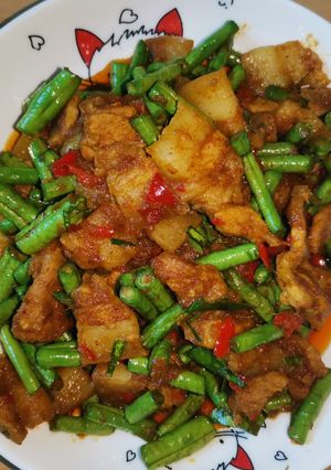 รูปของ หมูสามชั้นผัดพริกแกงใต้ใส่ถั่วฝักยาว