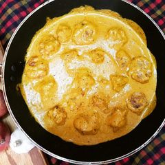 A picture of Butter Chicken Meat balls.