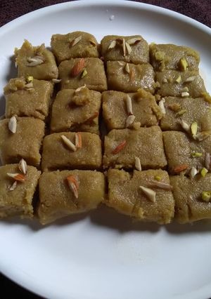 A picture of Besan burfi.