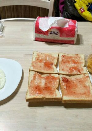 草莓土司+元氣蛋 的食譜成品照片