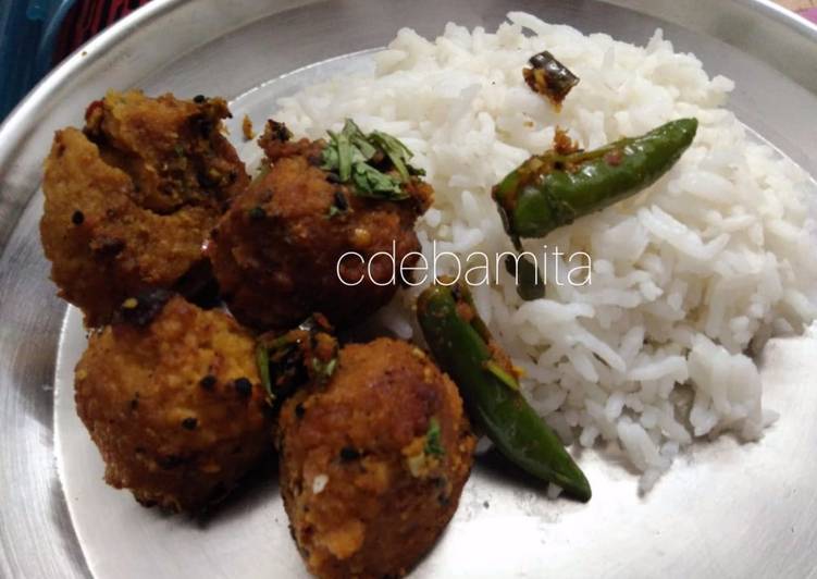 Get Breakfast of Borir jhal Sundried urad dal lentil curry