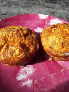 Una foto de Quiche individuales de jamón, queso y champiñones
