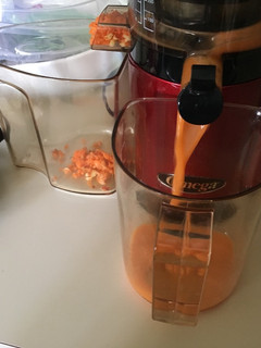 Una foto de Extracto de zanahoria-manzana-naranjas