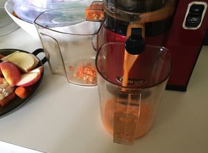 Una foto de Extracto de zanahoria-manzana-naranjas