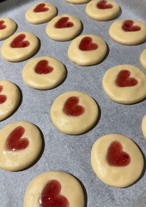 A picture of Heart cookies.