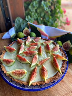 Foto di Crostata aromatizzata al limone 🍋 con confettura di fichi e crema pasticcera al limone 🍋