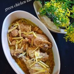 A picture of Green chicken karhiye.