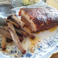 Una foto de Costillas que se caen del hueso