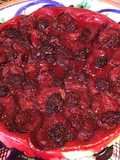Tarte fine aux prunes coeurs de mûres pâte brisée à la liqueur de prunes