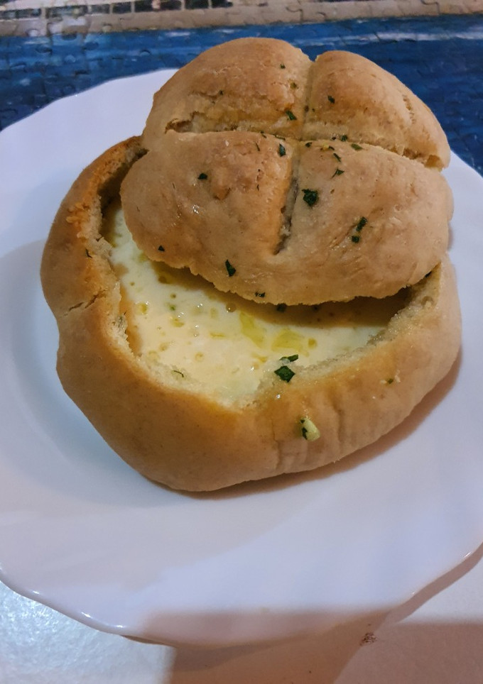 Una foto de Fondue de queso... en pan de campo