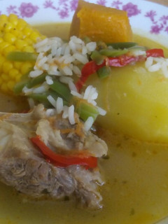 Una foto de Cazuela de coluda (rabo de res)