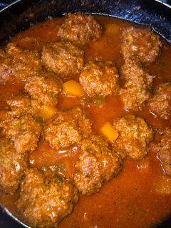 Una foto de Albóndigas en salsa de tomate 🥫