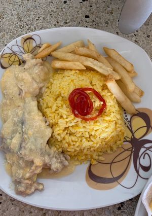 Una foto de Pollo en salsa de quesos