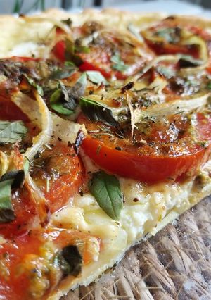Une photo de 𝕋𝕠𝕣𝕥𝕒 𝕄𝕒𝕞𝕒𝕞𝕚𝕒 Ricotta/Tomates/Pesto