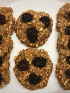 Una foto de Galletas de banana y avena light (con canela y pasas) saludables