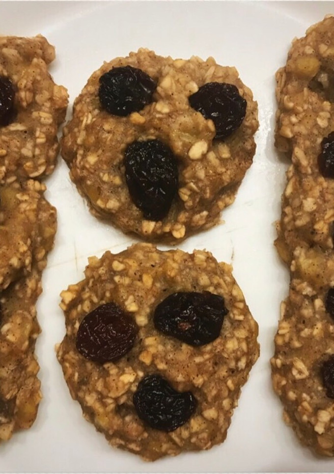 Una foto de Galletas de banana y avena light (con canela y pasas) saludables