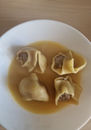 Una foto de 2 recetas en 1. Galets y albóndigas en salsa