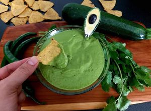 Una foto de Salsa falsa de aguacate