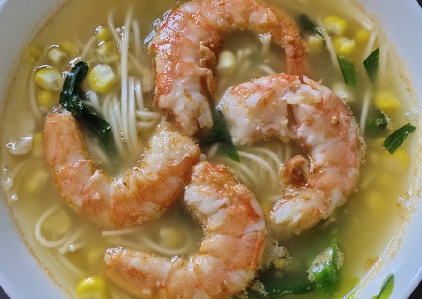Noodles with shrimp and corn