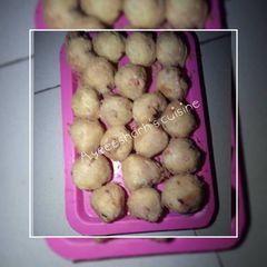 A picture of My golden yam balls.
