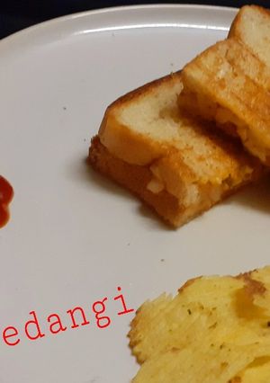 A picture of Spicy Potato & Paneer Grilled Sandwich.