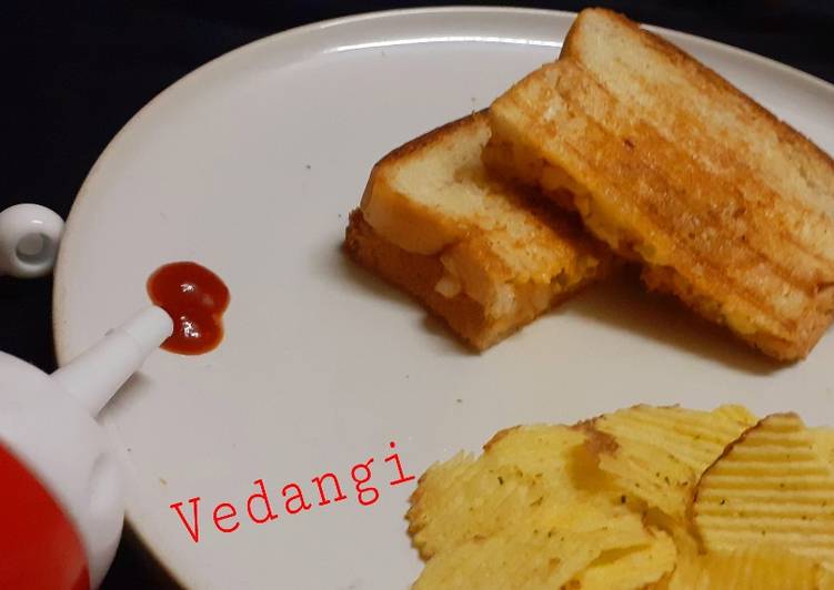 Recipe of Perfect Spicy Potato &amp; Paneer Grilled Sandwich