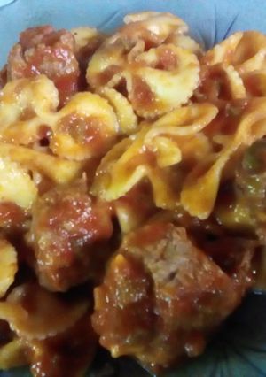 Una foto de Fideos moñito c/salsa de carne 🍝+🐄