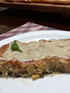 Una foto de Pizza de zucchinis y pollo! 🇺🇾