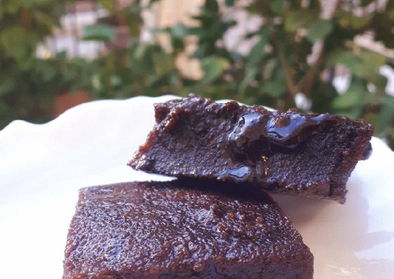 Cake moelleux à la sauce chocolat
